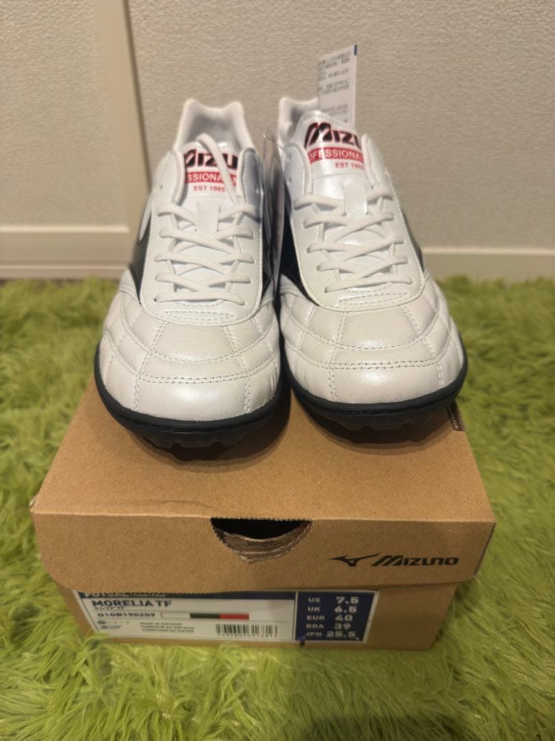 新品未使用品 Mizuno Morelia TF フットサルシューズ40サイズ