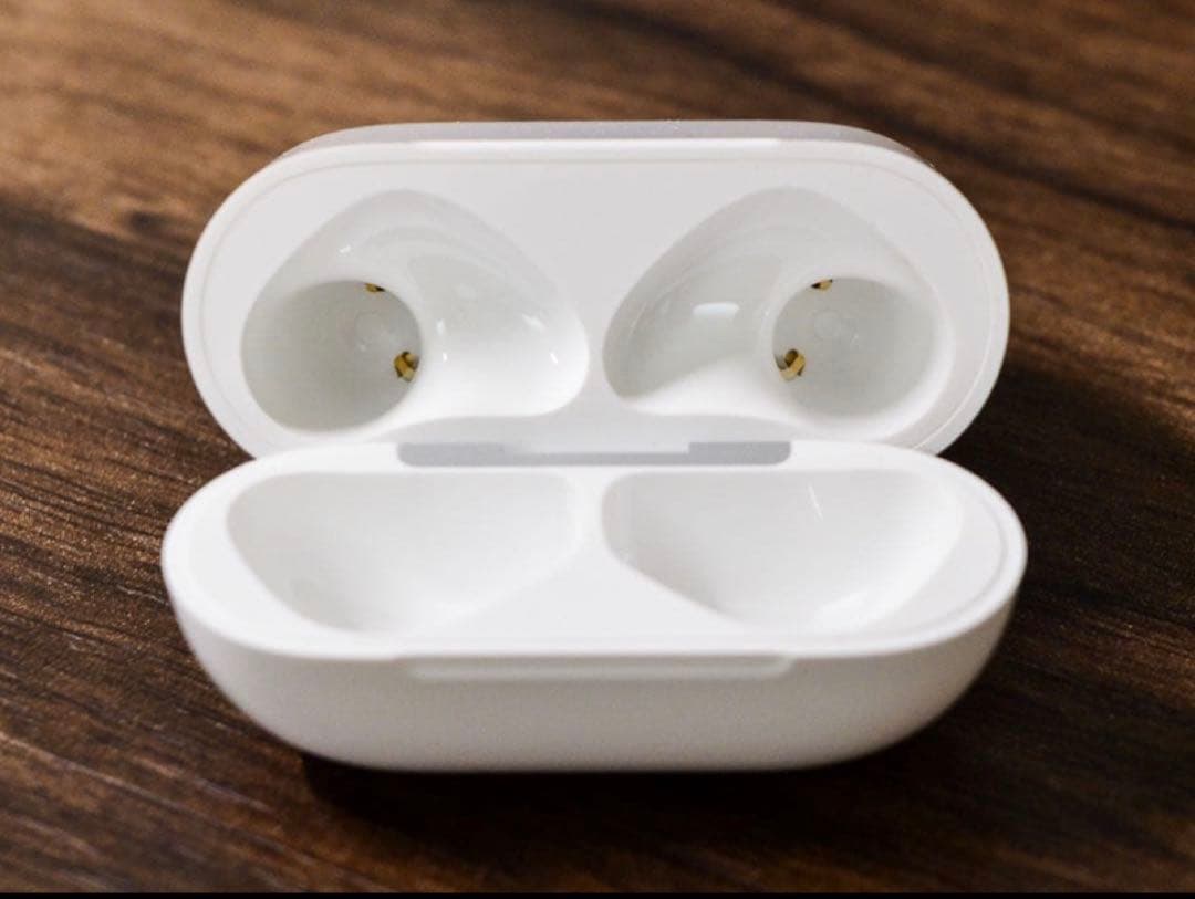 AirPods4本体 ホワイト　ノイズキャンセル機能無し