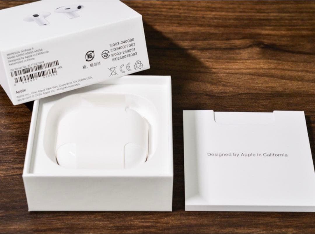 AirPods4本体 ホワイト　ノイズキャンセル機能無し