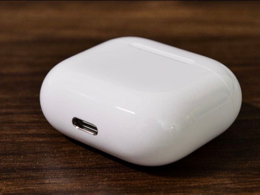 AirPods4本体 ホワイト　ノイズキャンセル機能無し