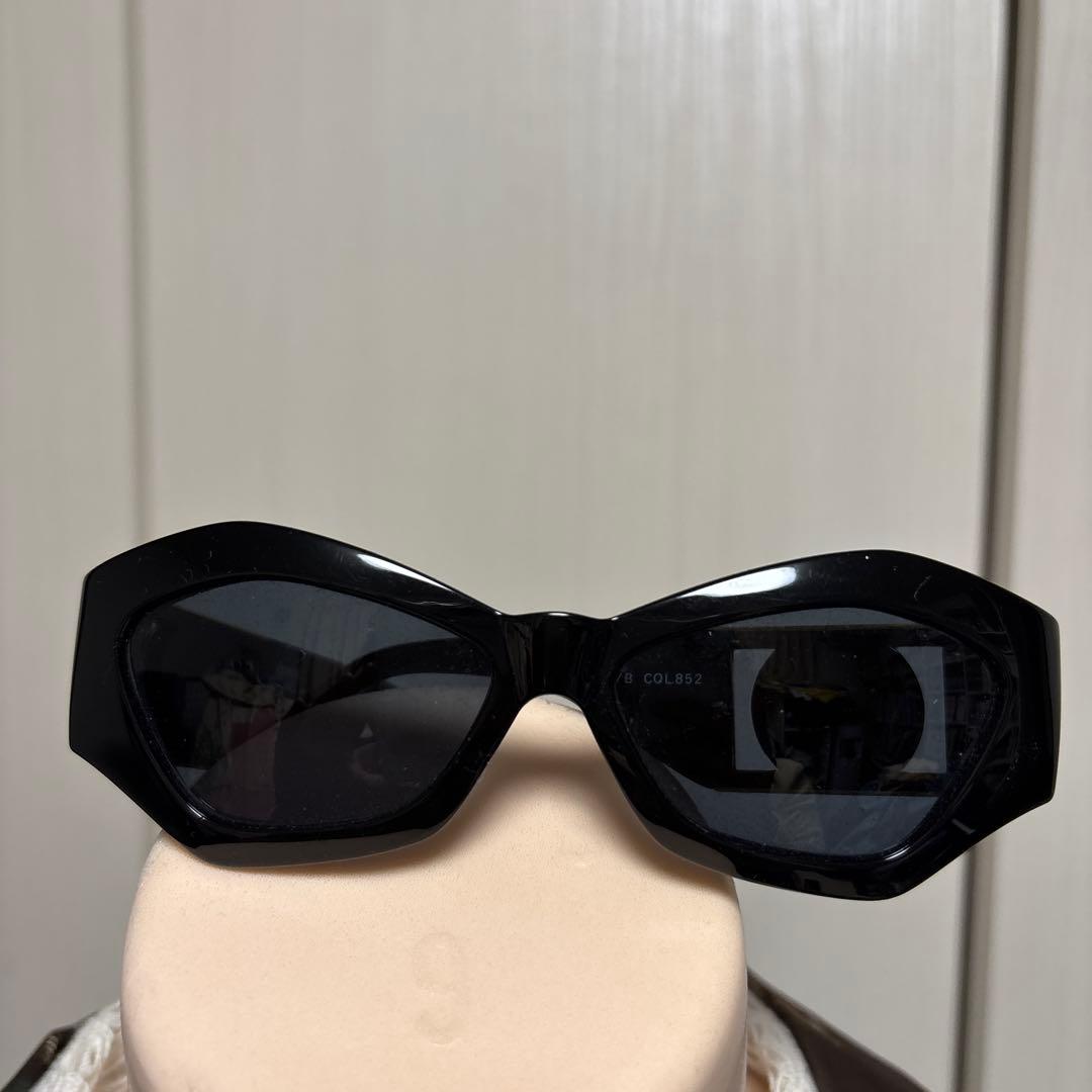 ジャンニ・ヴェルサーチMOD 421/B COL 852 サングラス