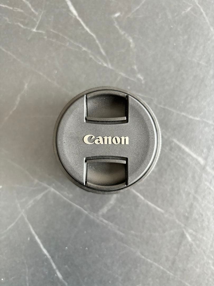 Canon RF28mm F2.8 STM レンズフード、レンズキャップ付き