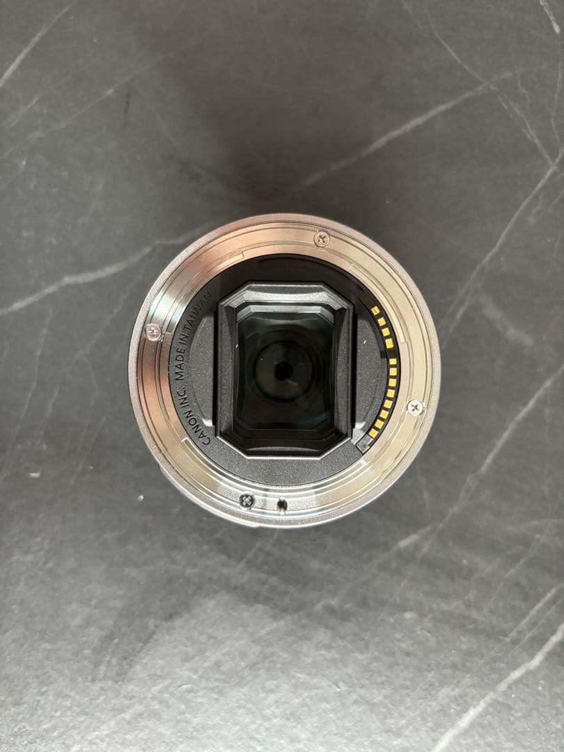 Canon RF28mm F2.8 STM レンズフード、レンズキャップ付き