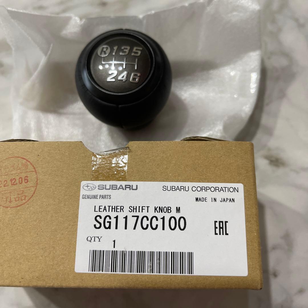 スバル　BRZのレザーシフトノブ　純正部品　トヨタ86もちろん