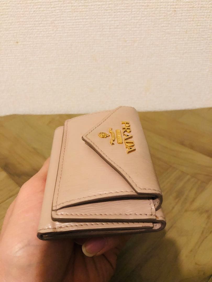 PRADA 三つ折り財布 ベージュ(ICチップ(RFID)搭載)
