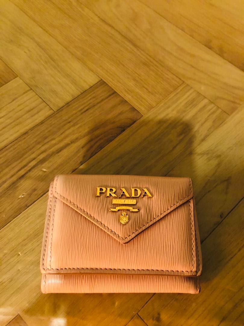 PRADA 三つ折り財布 ベージュ(ICチップ(RFID)搭載)