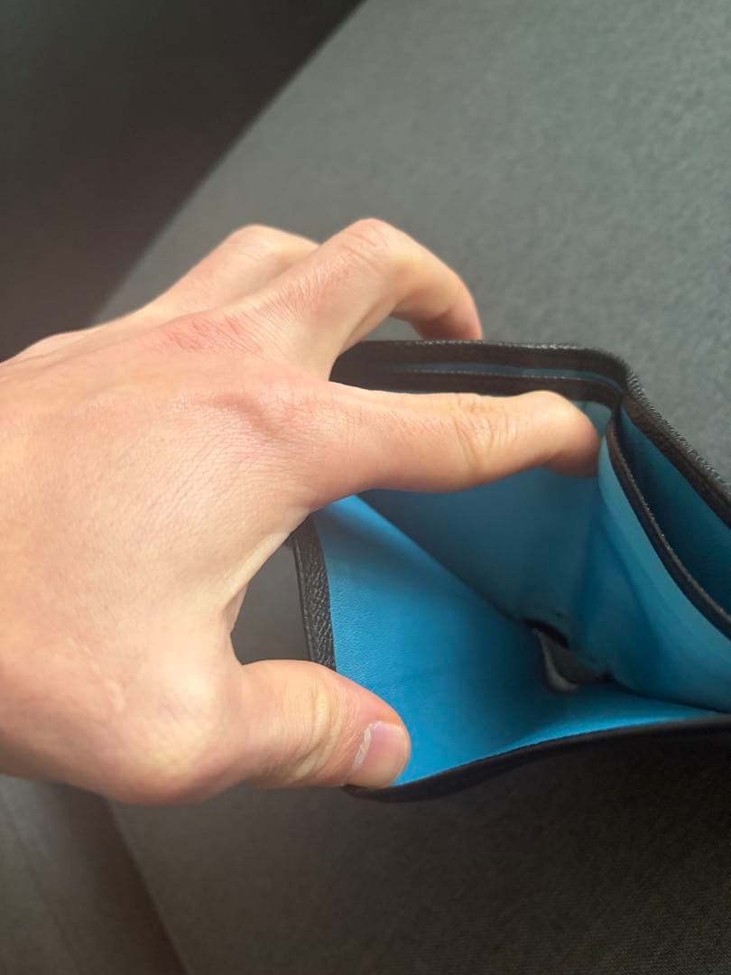 お*ぶ様 極美品　ブルガリ　黒レザー　二つ折り財布