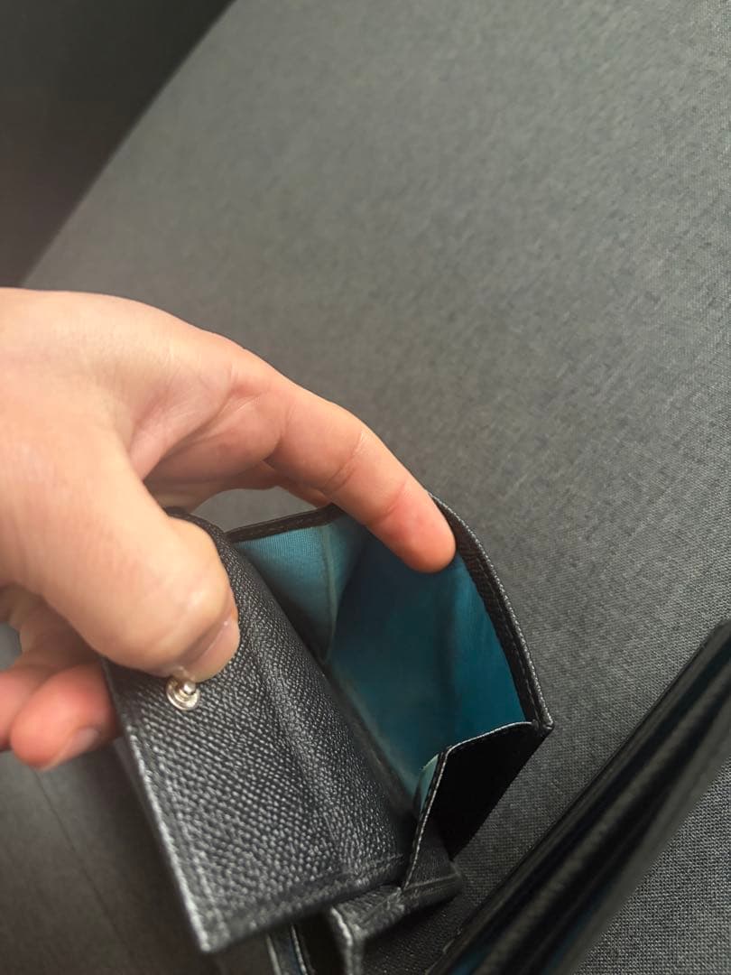 お*ぶ様 極美品　ブルガリ　黒レザー　二つ折り財布