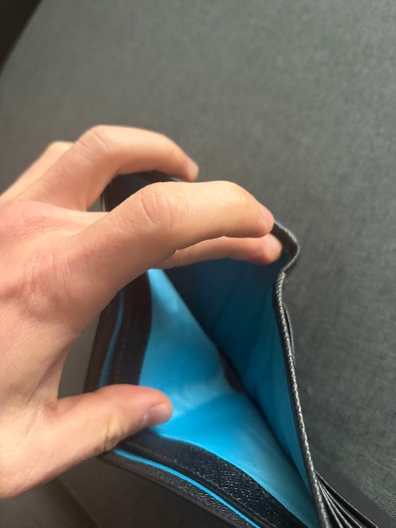 お*ぶ様 極美品　ブルガリ　黒レザー　二つ折り財布