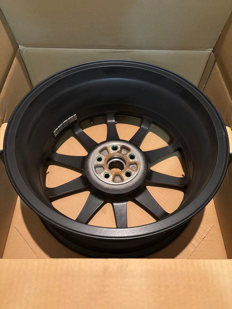 GR86 純正18インチホイール　【ガリ傷あり】