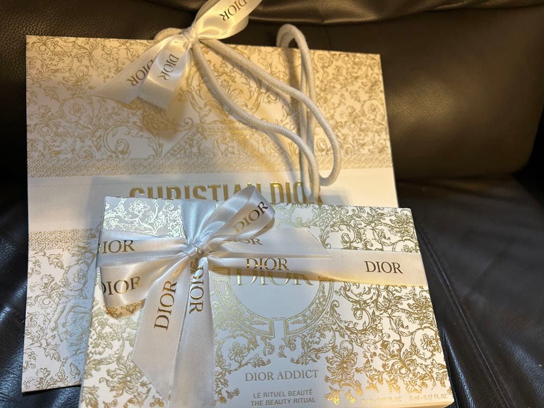 Dior 2023年　最新クリスマス ディオール ホリデー オファー 数量限定