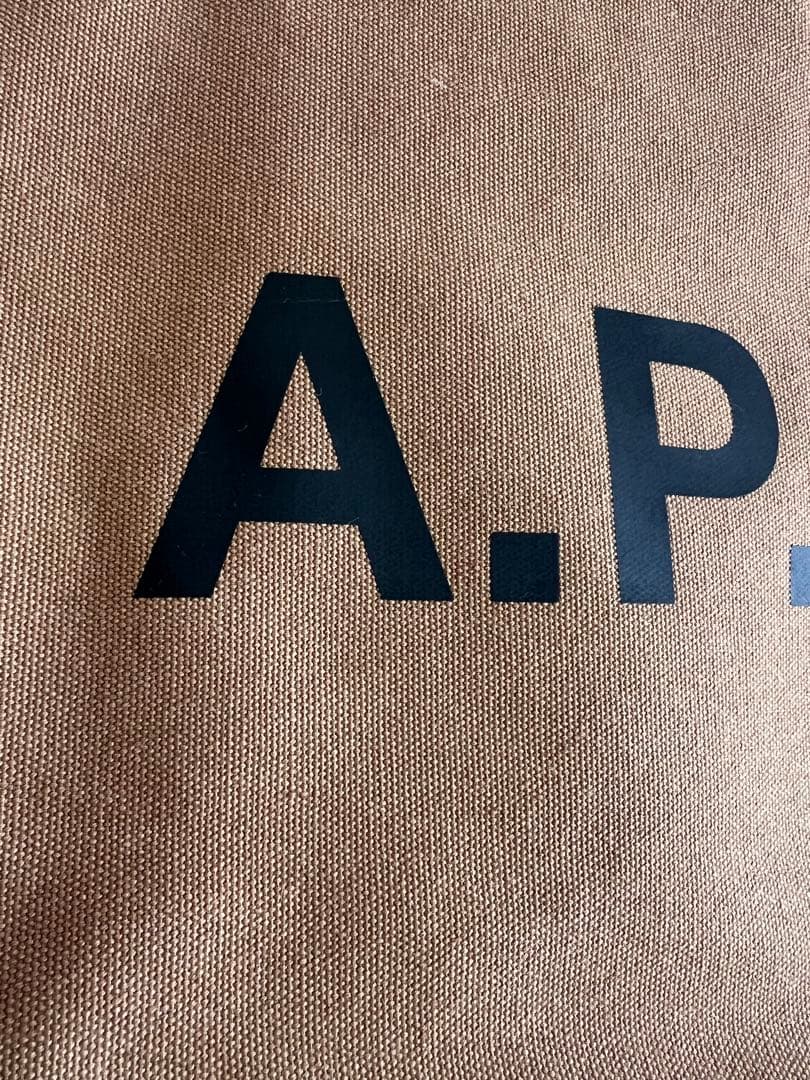 A.P.C アクセルトートバッグ　キャメル　レザー　大容量　ユニセックス