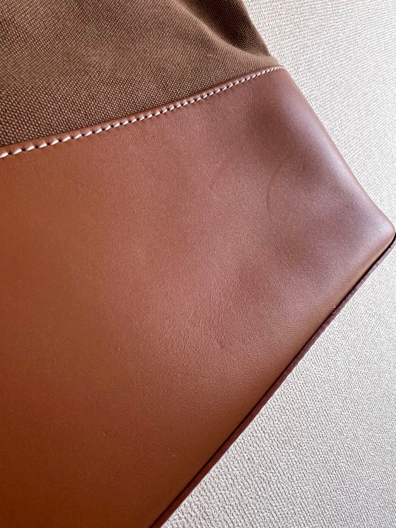 A.P.C アクセルトートバッグ　キャメル　レザー　大容量　ユニセックス