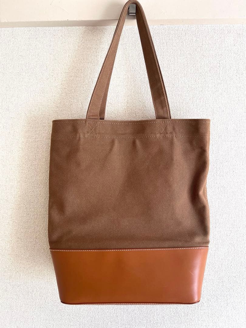 A.P.C アクセルトートバッグ　キャメル　レザー　大容量　ユニセックス