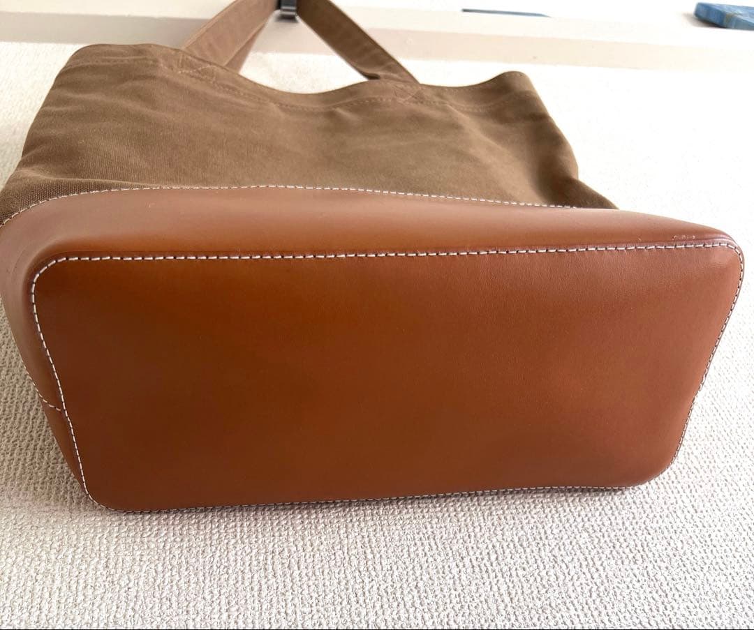 A.P.C アクセルトートバッグ　キャメル　レザー　大容量　ユニセックス