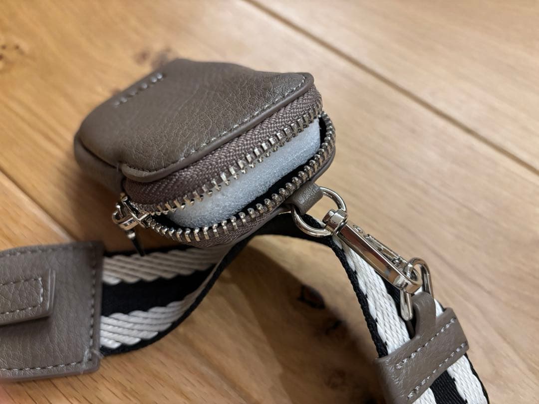 美品　nouer ショルダーバッグ ボトムエンボスロゴバッグ　値下げ不可