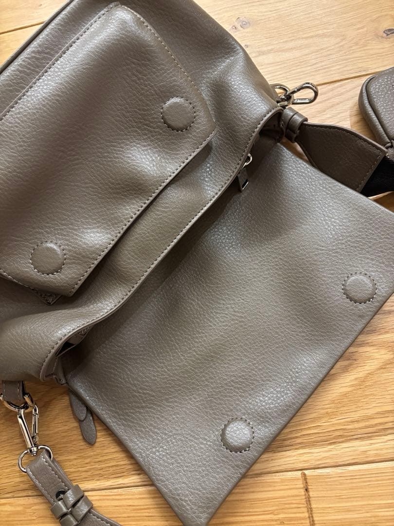 美品　nouer ショルダーバッグ ボトムエンボスロゴバッグ　値下げ不可