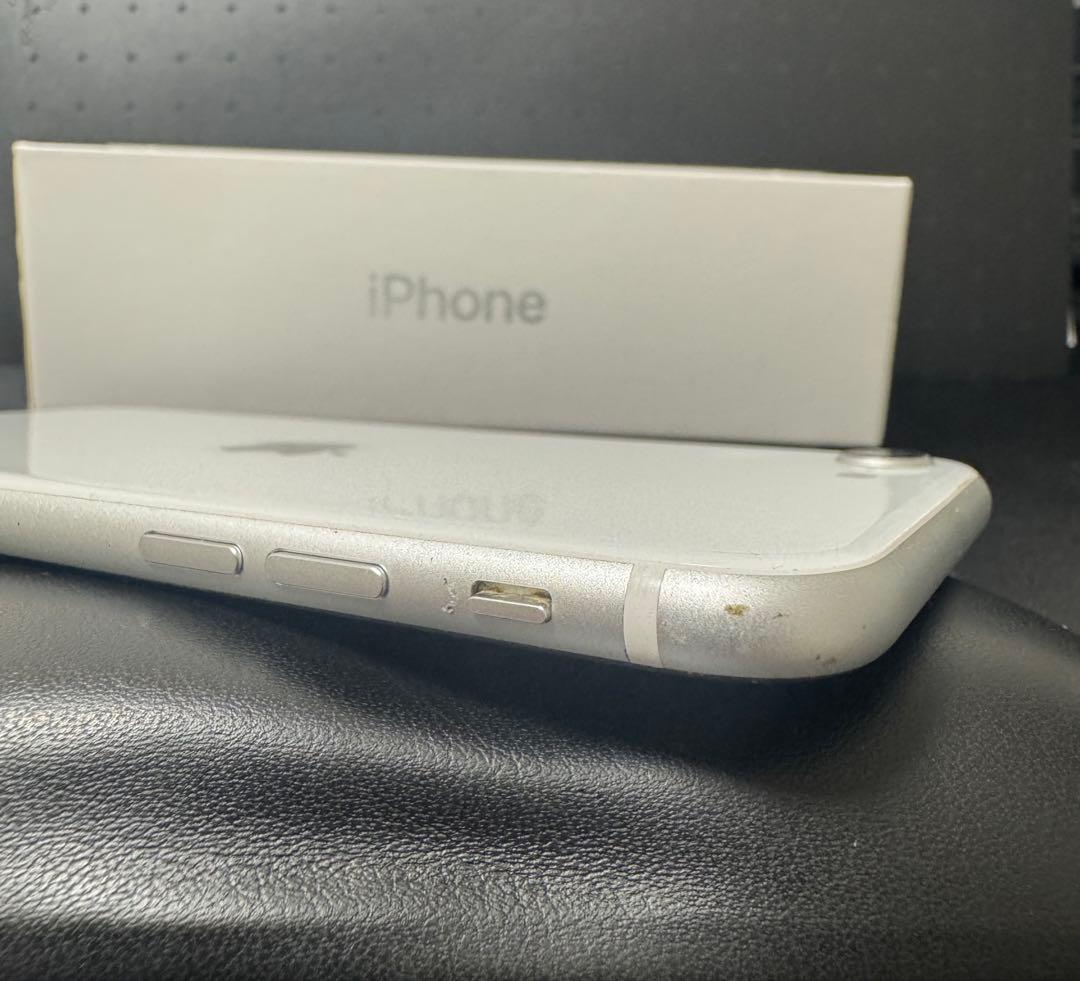 iPhone SE（第2世代）64GB ホワイト／箱あり・初期化済／ロック解除済