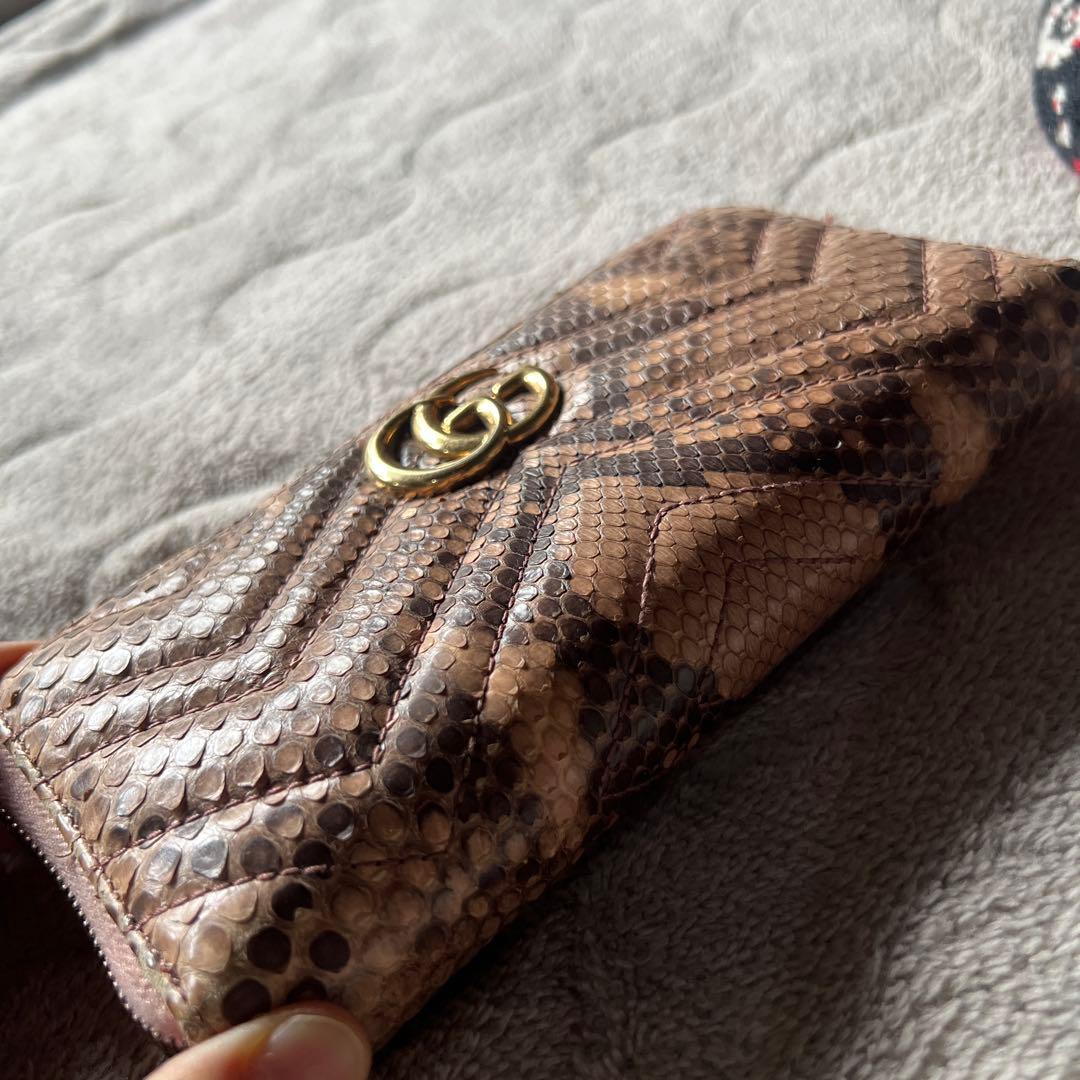 GUCCI ヘビ革 長財布 ピンク系