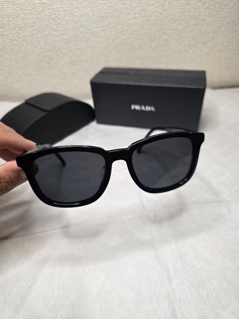 PRADA プラダ　ブラック サングラス　本物