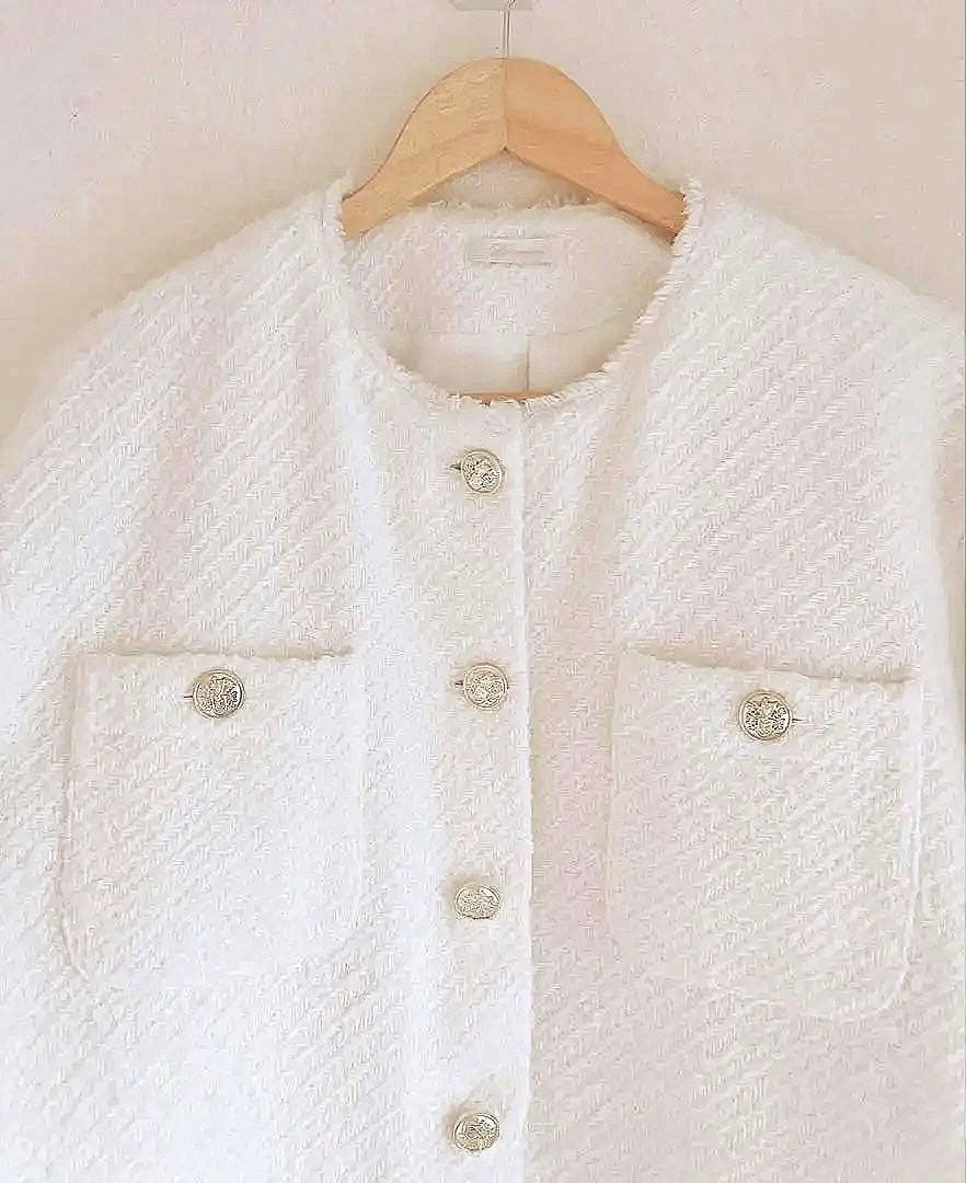 ラウンジドレス　ノーカラーツイードジャケット（White）金ボタン