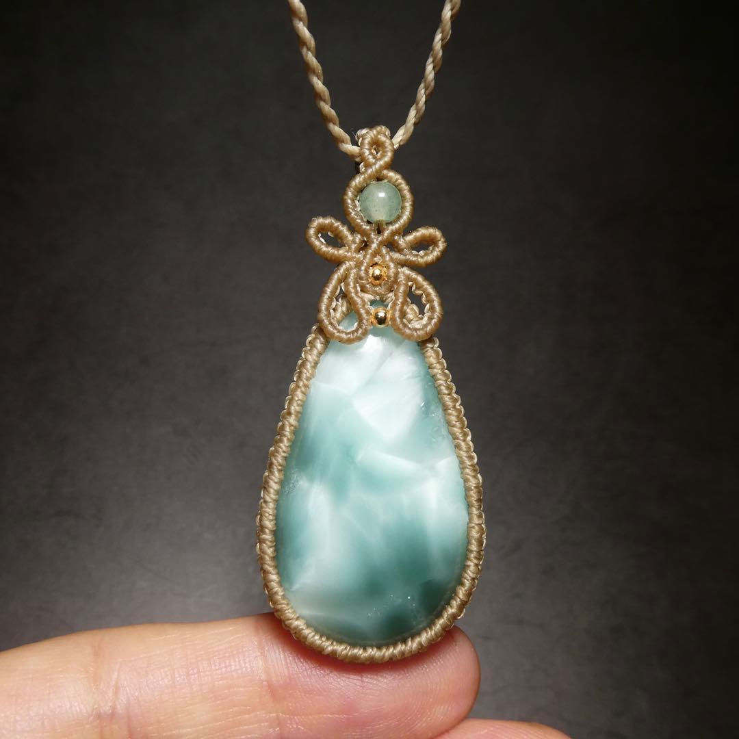 でんちゃん　大粒ヘミモルファイトのマクラメネックレス