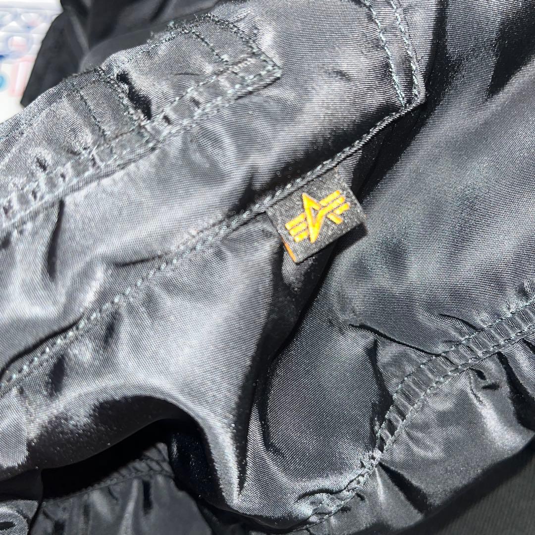 ALPHA INDUSTRIES MA-1スタイル ブラックジャケット