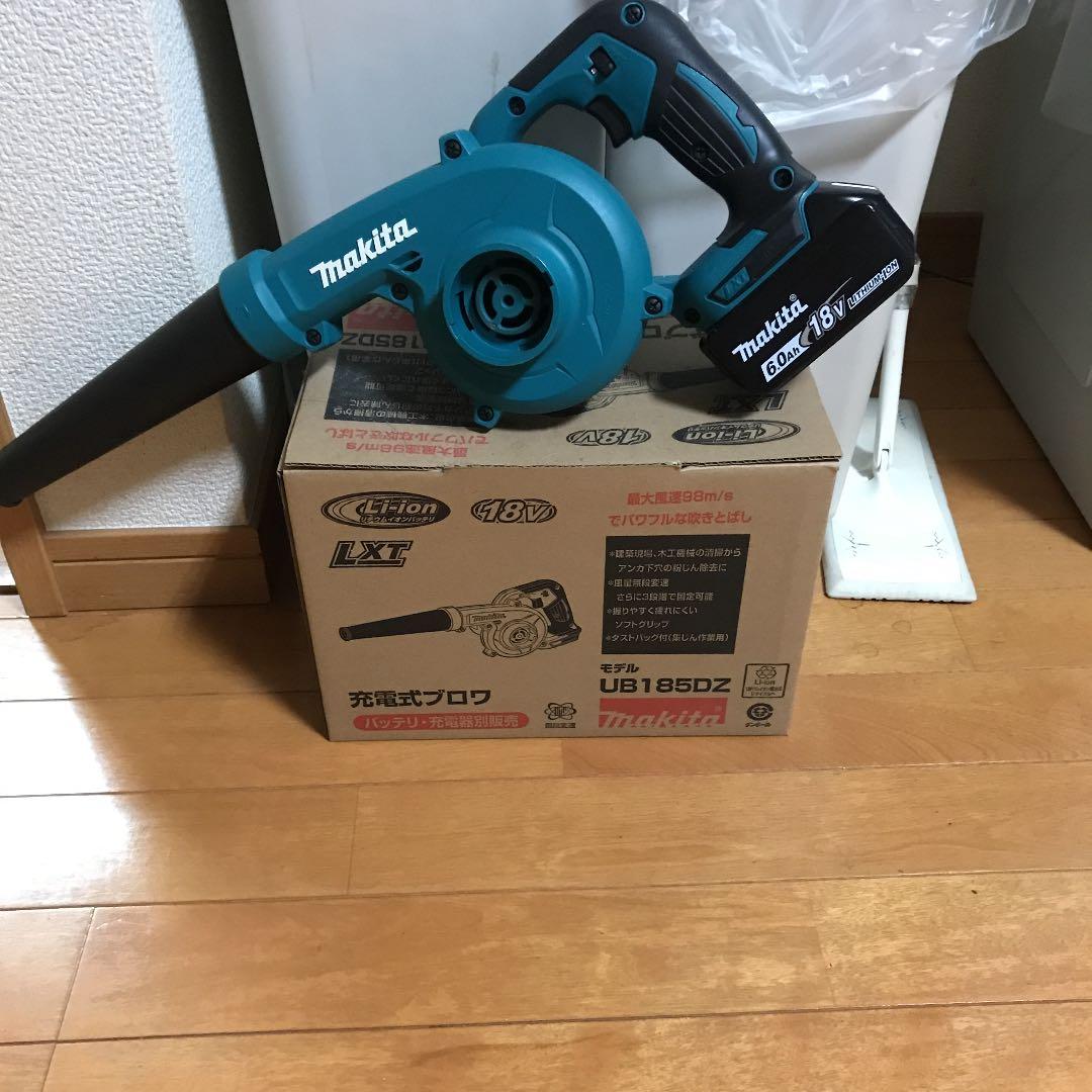 洗車の時に使用してました。充電器とのセットになります。付属品は、全てあります。