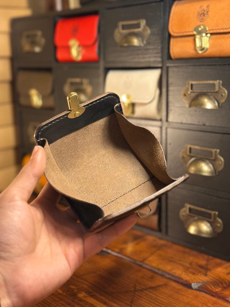 ちある　horween ホーウィン レザー財布 コンパクト 茶芯 ブラック