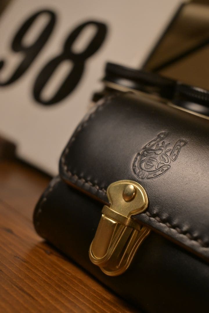 ちある　horween ホーウィン レザー財布 コンパクト 茶芯 ブラック