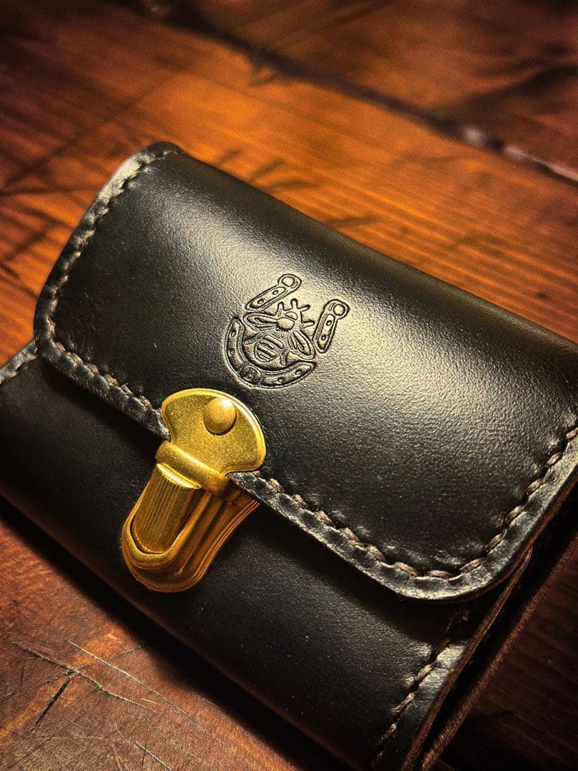 ちある　horween ホーウィン レザー財布 コンパクト 茶芯 ブラック