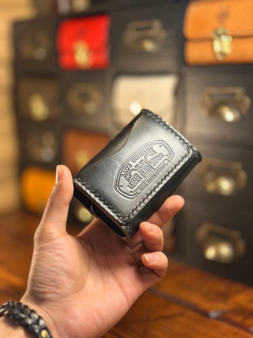 ちある　horween ホーウィン レザー財布 コンパクト 茶芯 ブラック