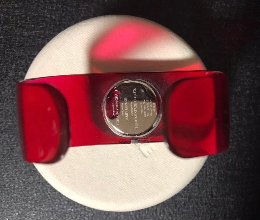 ISSEY MIYAKE イッセイミヤケ O オー 腕時計　赤レッド