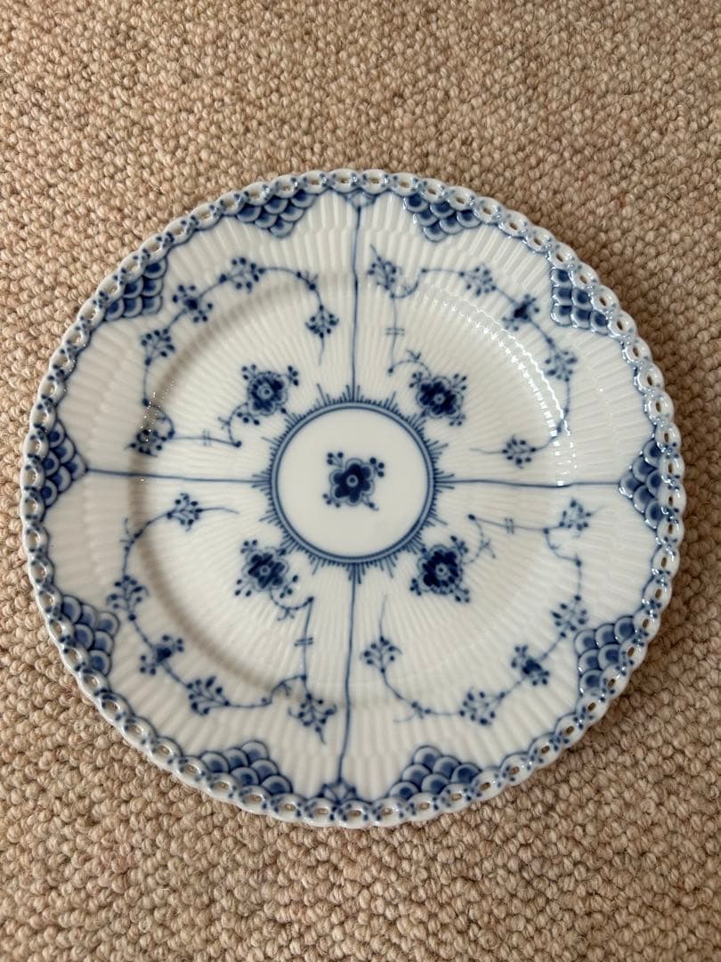 ロイヤルコペンハーゲン ブルーフルーテッド フルレース プレート