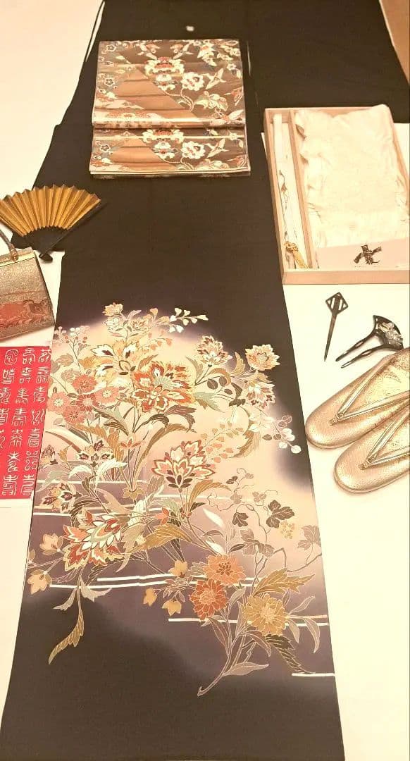 美品❇️豪華黒留袖　手描友禅　暈し染め 金彩刺繍 　　総フルセット