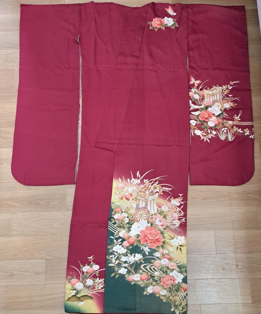 今大変お得なフルセット 正絹赤地振袖 ワイン裾グリーン御所車柄 成人式最適