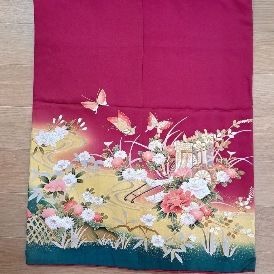 今大変お得なフルセット 正絹赤地振袖 ワイン裾グリーン御所車柄 成人式最適