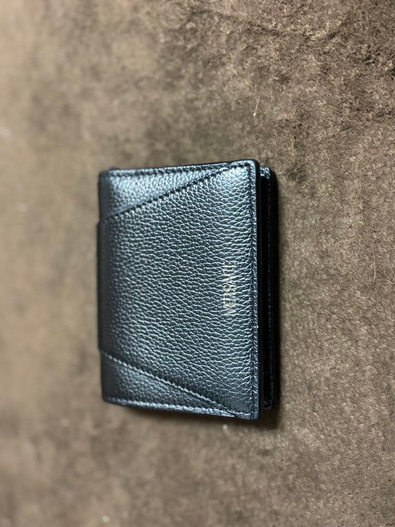 VERSACE ブラック 二つ折り財布　たいと