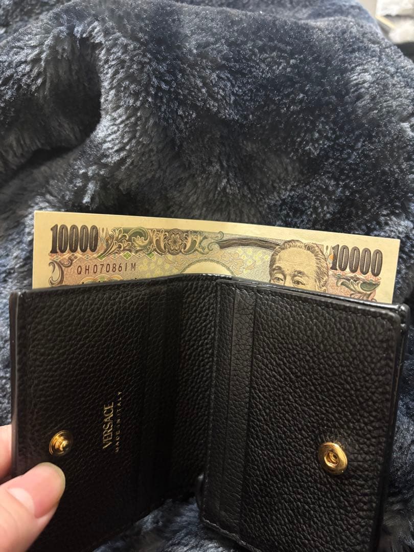 VERSACE ブラック 二つ折り財布　たいと