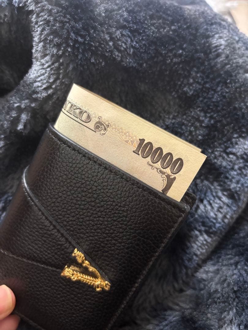 VERSACE ブラック 二つ折り財布　たいと