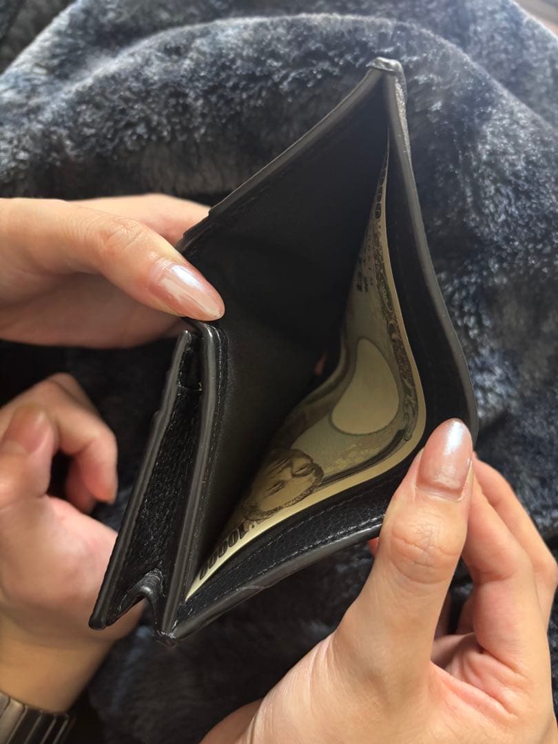 VERSACE ブラック 二つ折り財布　たいと