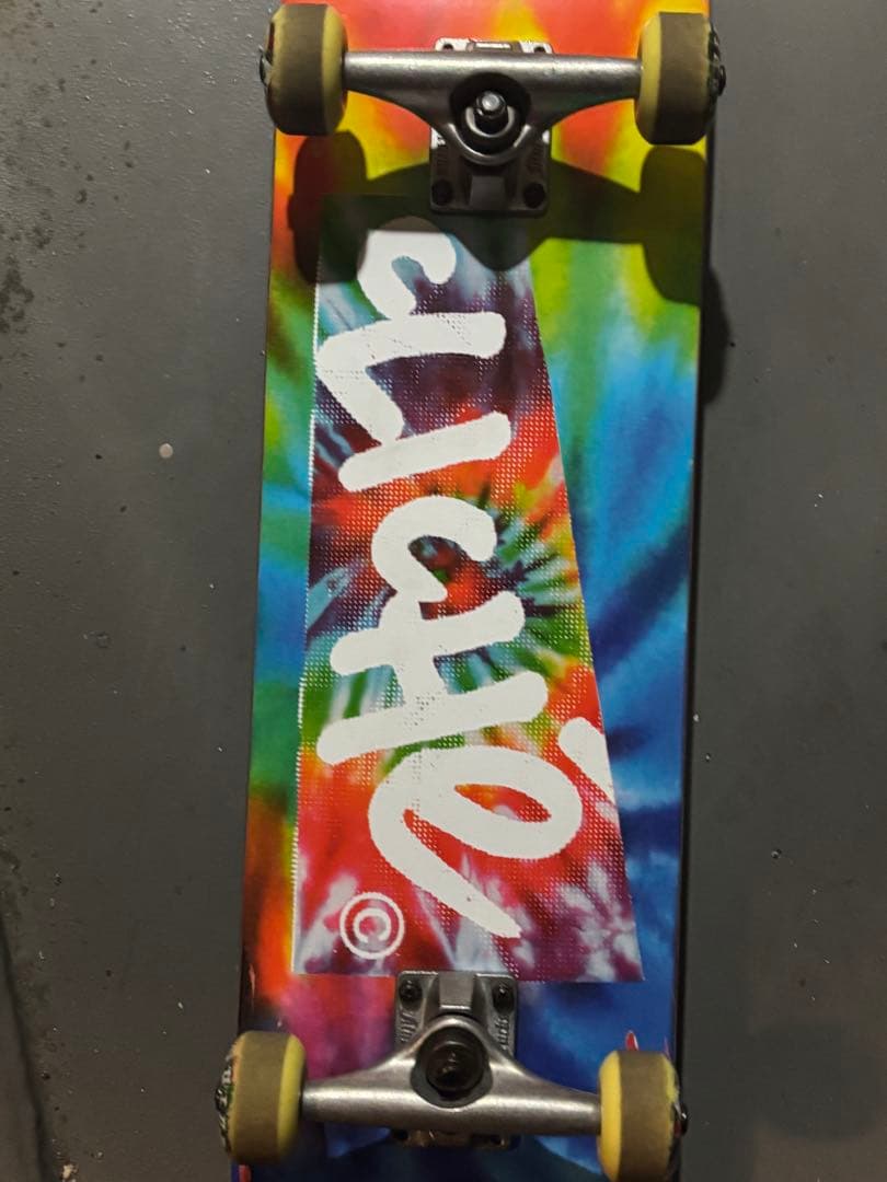 タイダイ柄スケートボード