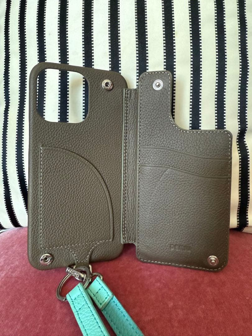 極美品　iPhone15ProMax ETOPE 携帯ケース（デミュウ）