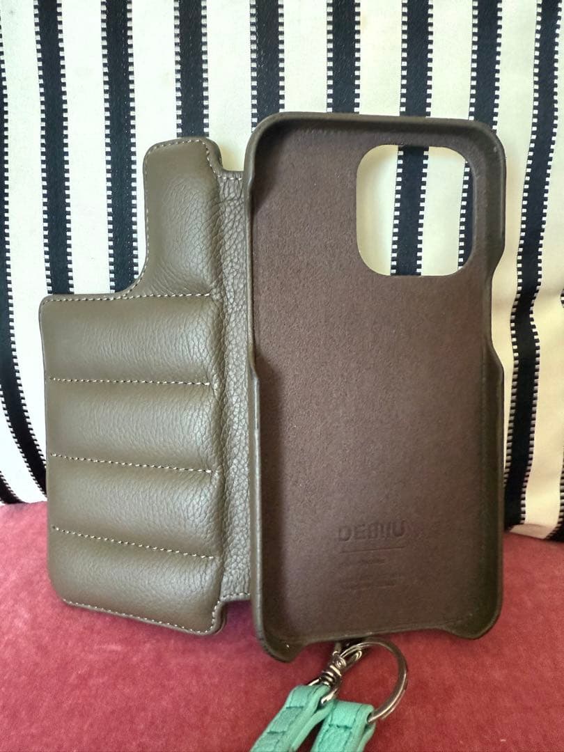 極美品　iPhone15ProMax ETOPE 携帯ケース（デミュウ）