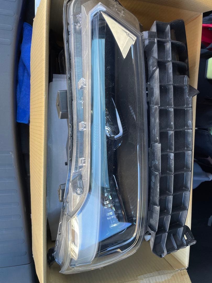 ホンダ　WR-V 純正ライト　左右セット