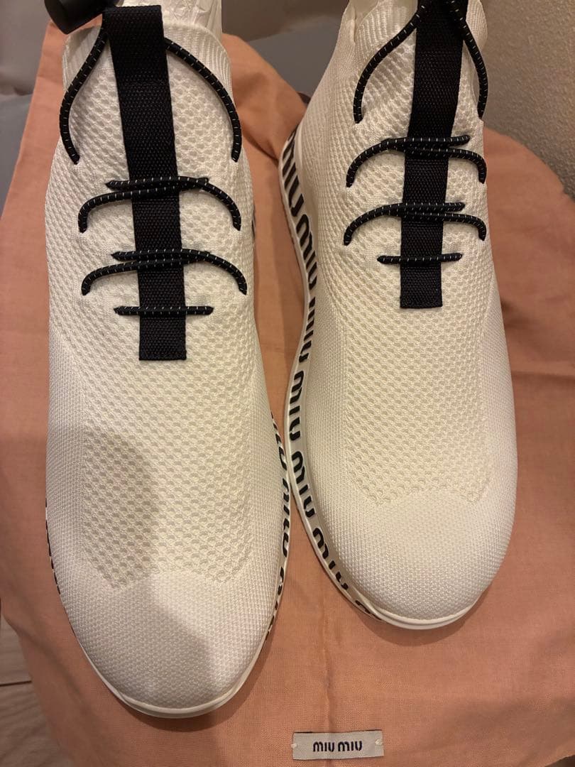 miumiu ミュウミュウ　スニーカー　ホワイト