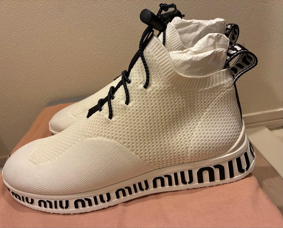 miumiu ミュウミュウ　スニーカー　ホワイト
