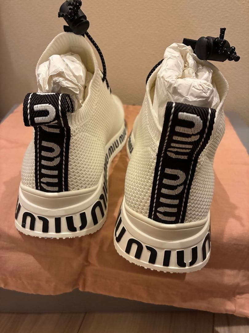 miumiu ミュウミュウ　スニーカー　ホワイト