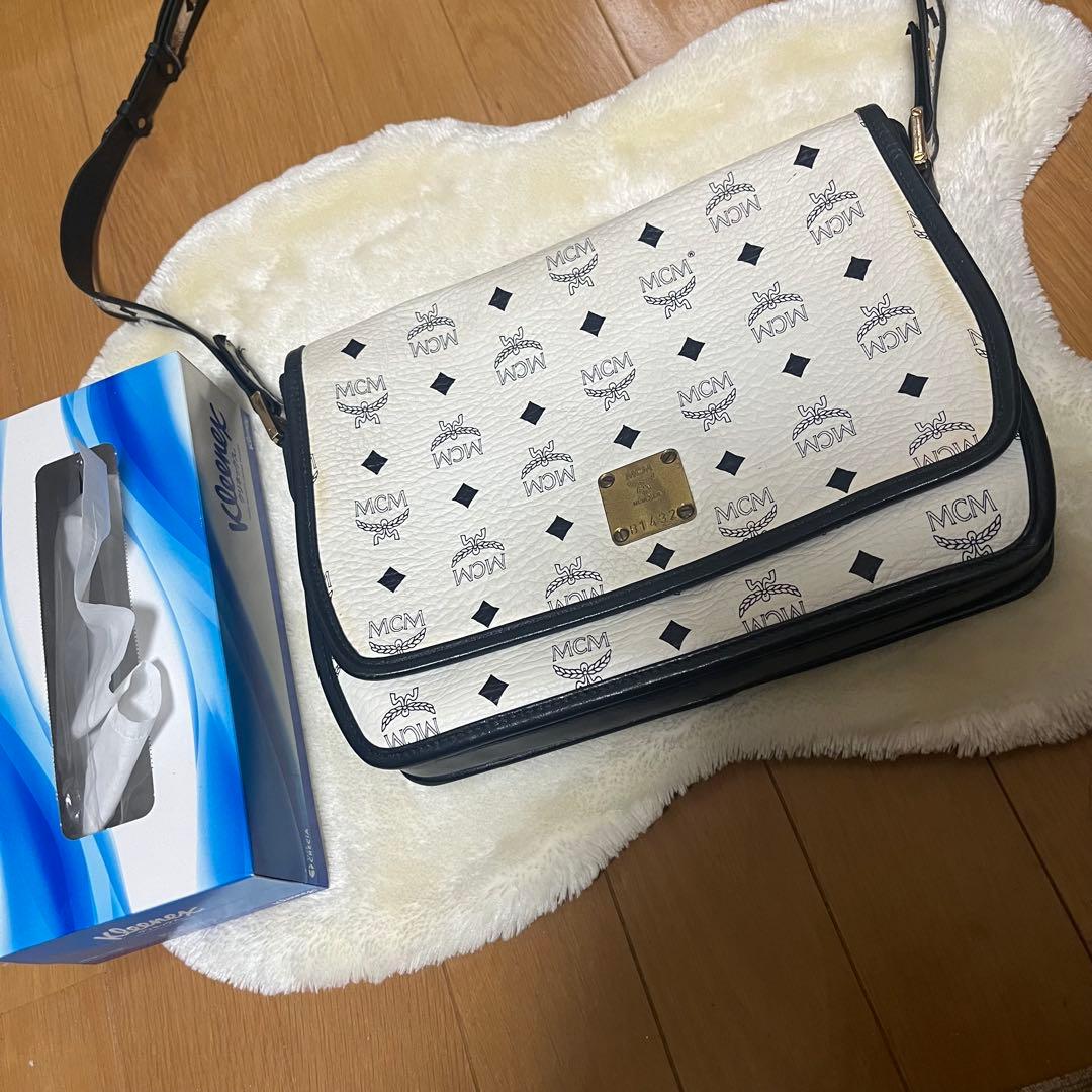 MCM⭐️メッセンジャーバッグ ホワイト