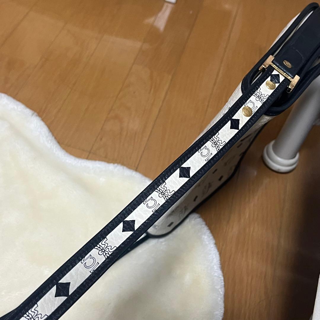 MCM⭐️メッセンジャーバッグ ホワイト